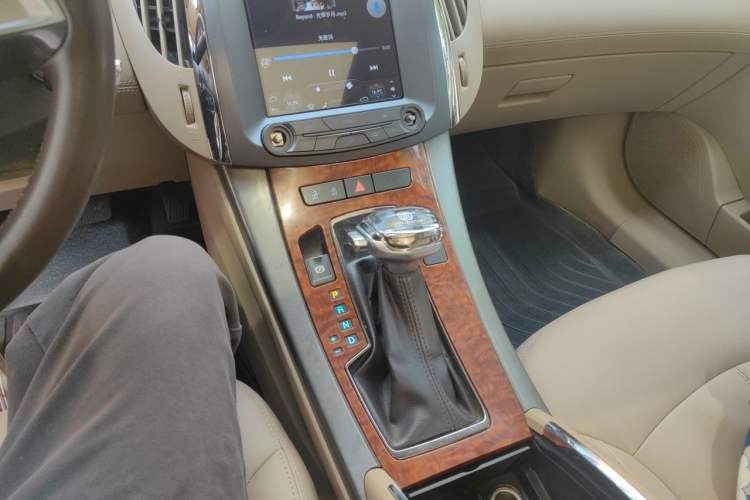 Used Buick LaCrosse 2011 2.4L SIDI Comfort Sunroof Version Gear Lever