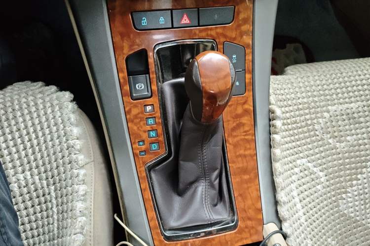 Used Buick LaCrosse 2011 2.4L SIDI Elegant Edition Gear Lever