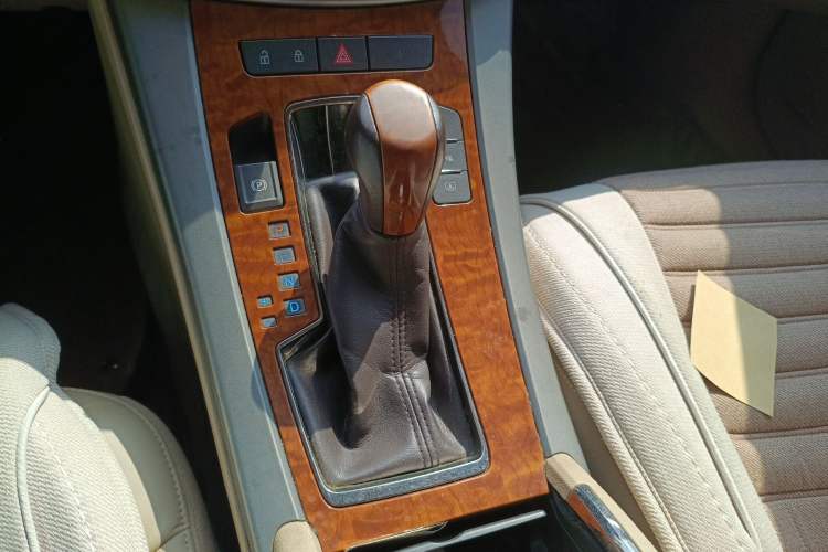 Used Buick LaCrosse 2011 2.4L SIDI Luxury Edition Gear Lever