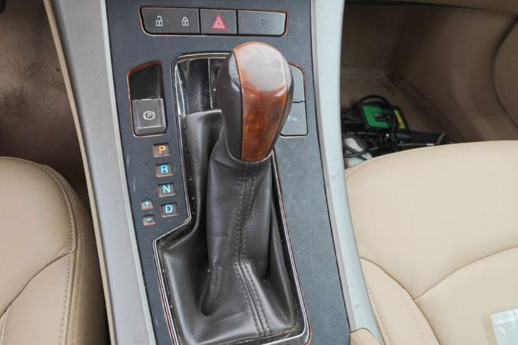 Used Buick LaCrosse 2011 2.4L SIDI Elegant Edition Gear Lever