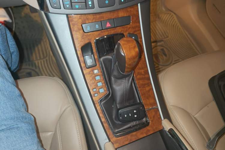 Used Buick LaCrosse 2011 2.4L SIDI Luxury Edition Gear Lever