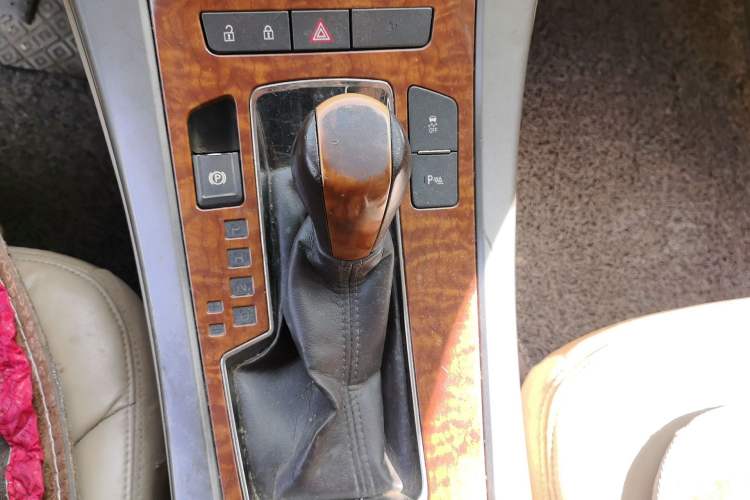 Used Buick LaCrosse 2011 2.4L SIDI Elegant Edition Gear Lever