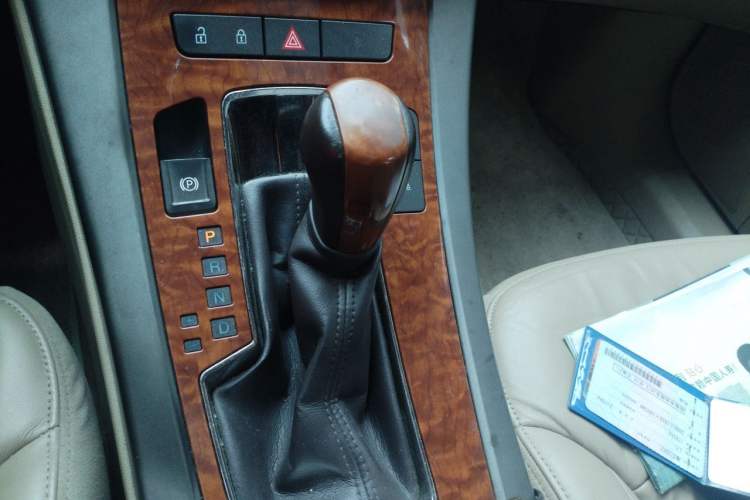 Used Buick LaCrosse 2011 2.4L SIDI Elegant Edition Gear Lever