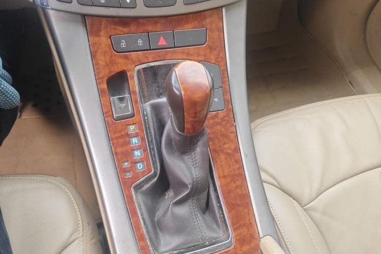 Used Buick LaCrosse 2011 2.4L SIDI Elegant Edition Gear Lever