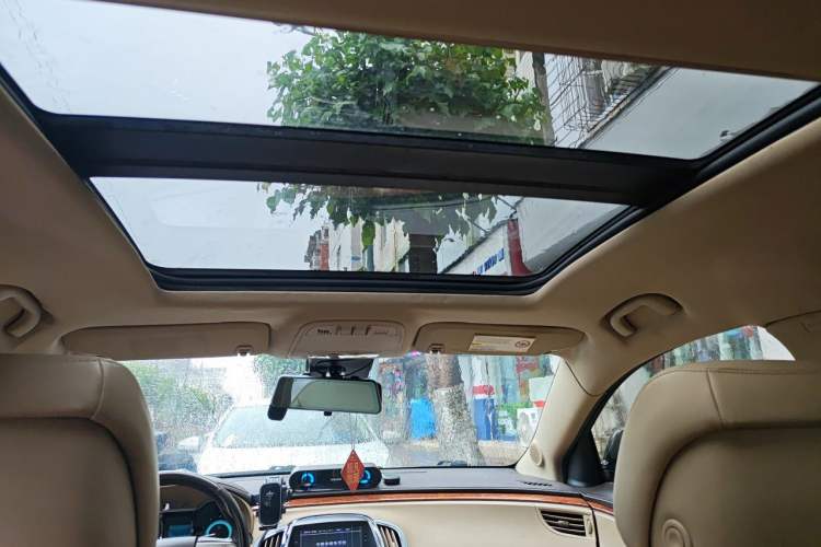 Used Buick LaCrosse 2011 2.4L SIDI Elegant Edition Headliner
