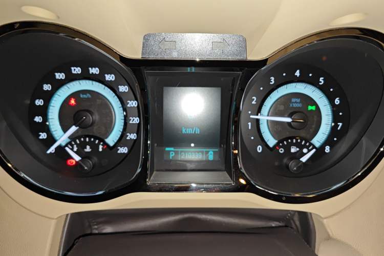 Used Buick LaCrosse 2011 2.4L SIDI Comfort Sunroof Version Instrument Cluster