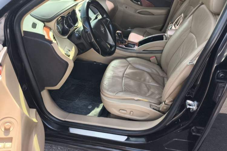 Used Buick LaCrosse 2011 2.4L SIDI Elegant Edition Left Front Seat