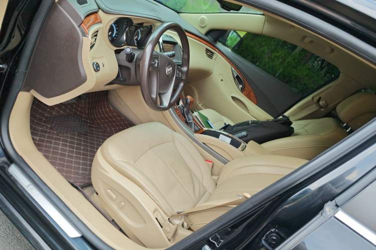 Used Buick LaCrosse 2011 2.4L SIDI Haoya Edition Left Front Seat