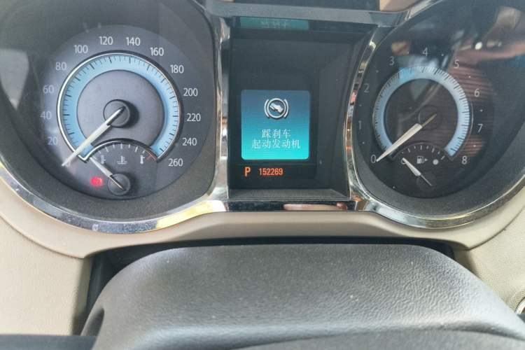 Used Buick LaCrosse 2011 2.4L SIDI Luxury Edition Odometer Close Up