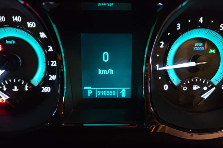 Used Buick LaCrosse 2011 2.4L SIDI Comfort Sunroof Version Odometer Close Up