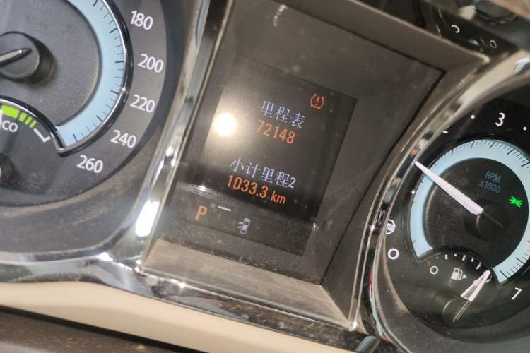 Used Buick LaCrosse 2011 eAssist 2.4L Luxury Edition Odometer Close Up