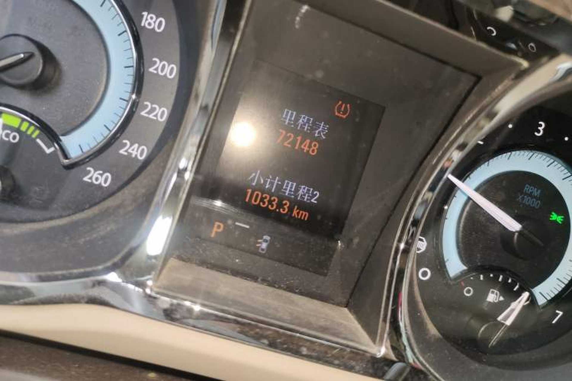 Used Buick LaCrosse 2011 eAssist 2.4L Luxury Edition Odometer Close Up