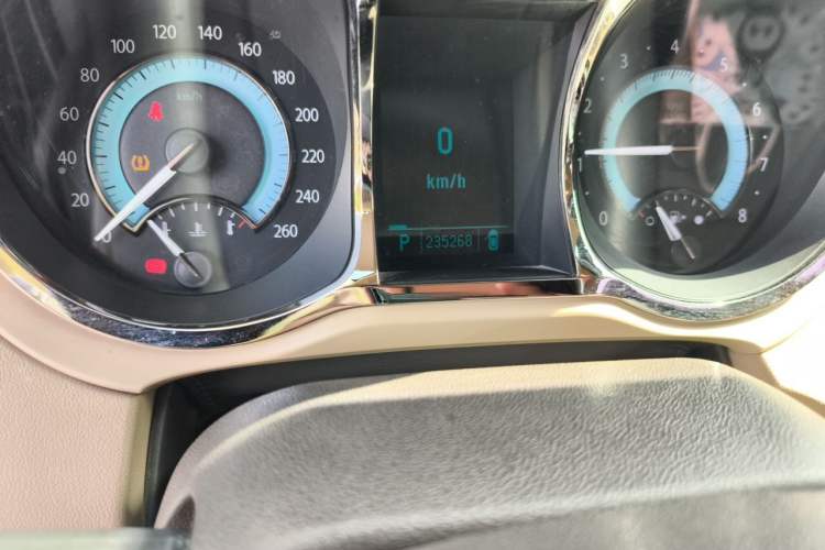 Used Buick LaCrosse 2011 2.4L SIDI Elegant Edition Odometer Close Up