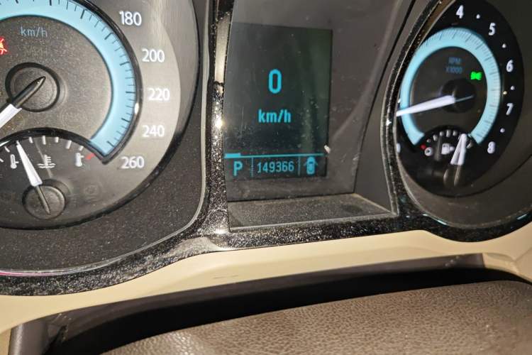 Used Buick LaCrosse 2011 2.4L SIDI Elegant Edition Odometer Close Up