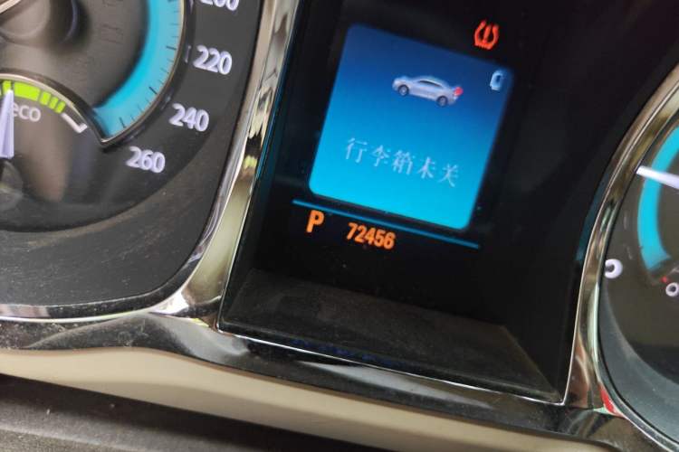 Used Buick LaCrosse 2011 eAssist 2.4L Luxury Edition Odometer Close Up