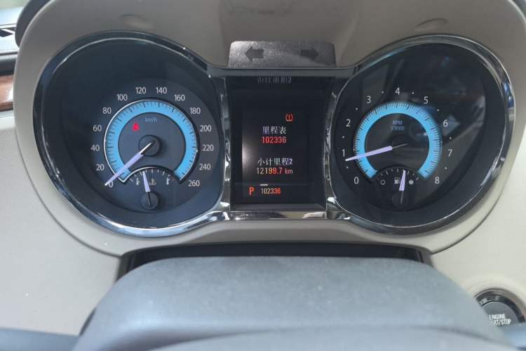 Used Buick LaCrosse 2011 2.4L SIDI Comfort Sunroof Version Odometer Close Up