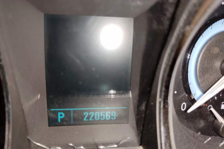 Used Buick LaCrosse 2011 2.4L SIDI Elegant Edition Odometer Close Up