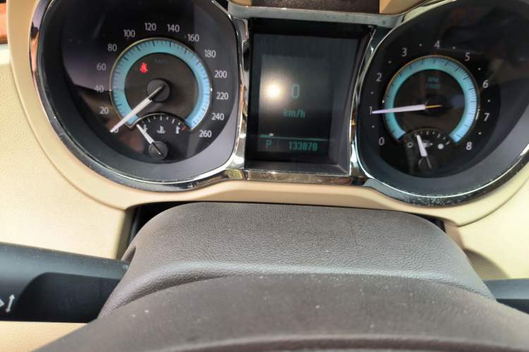 Used Buick LaCrosse 2011 2.4L SIDI Elegant Edition Odometer Close Up