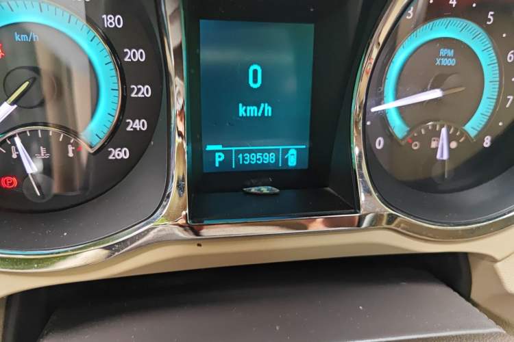 Used Buick LaCrosse 2011 2.4L SIDI Comfort Sunroof Version Odometer Close Up
