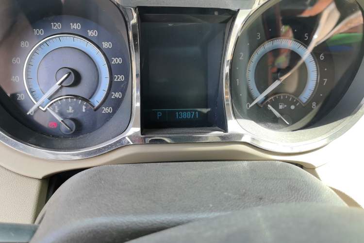 Used Buick LaCrosse 2011 2.4L SIDI Elegant Edition Odometer Close Up
