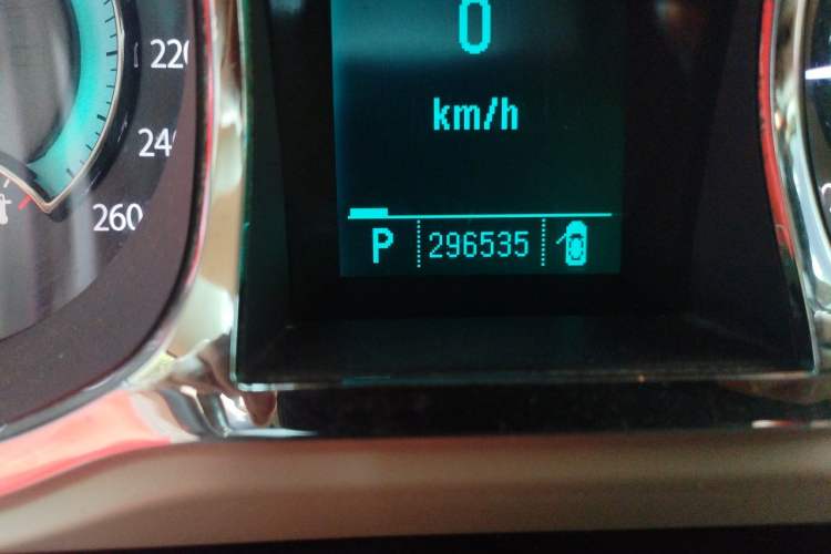 Used Buick LaCrosse 2011 2.4L SIDI Elegant Edition Odometer Close Up