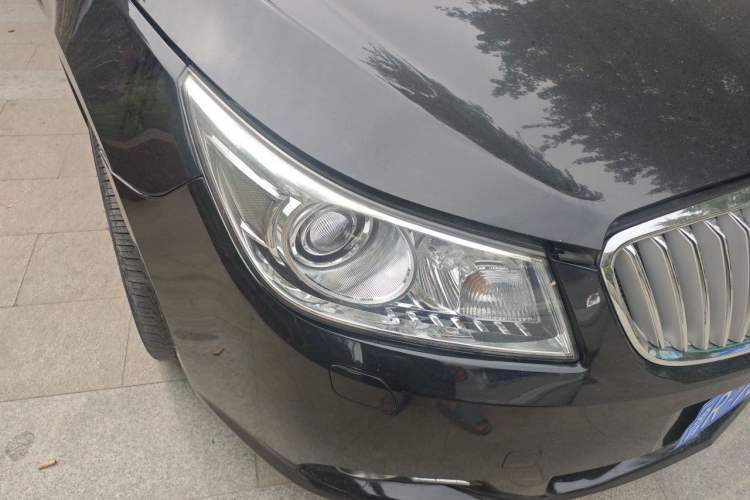 Used Buick LaCrosse 2011 2.4L SIDI Elegant Edition Right Front Headlight