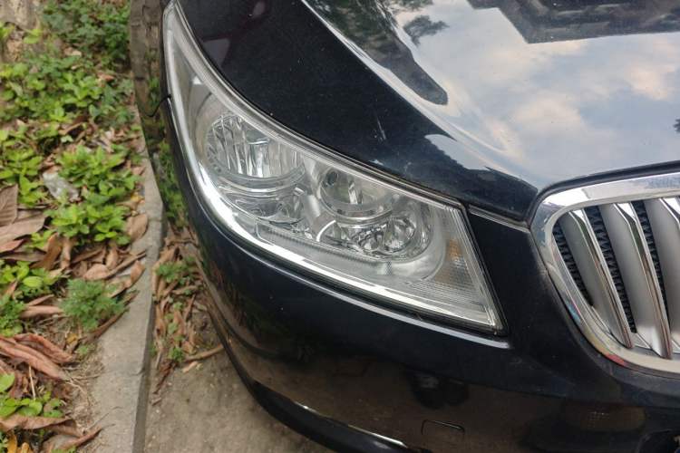 Used Buick LaCrosse 2011 2.4L SIDI Elegant Edition Right Front Headlight