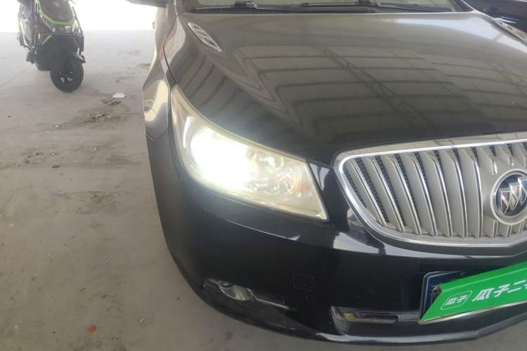 Used Buick LaCrosse 2011 2.4L SIDI Elegant Edition Right Front Headlight