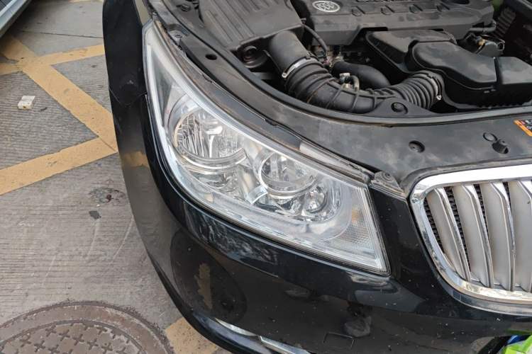 Used Buick LaCrosse 2011 2.4L SIDI Elegant Edition Right Front Headlight