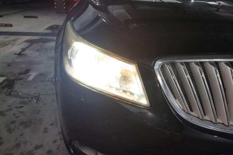 Used Buick LaCrosse 2011 2.4L SIDI Luxury Edition Right Front Headlight