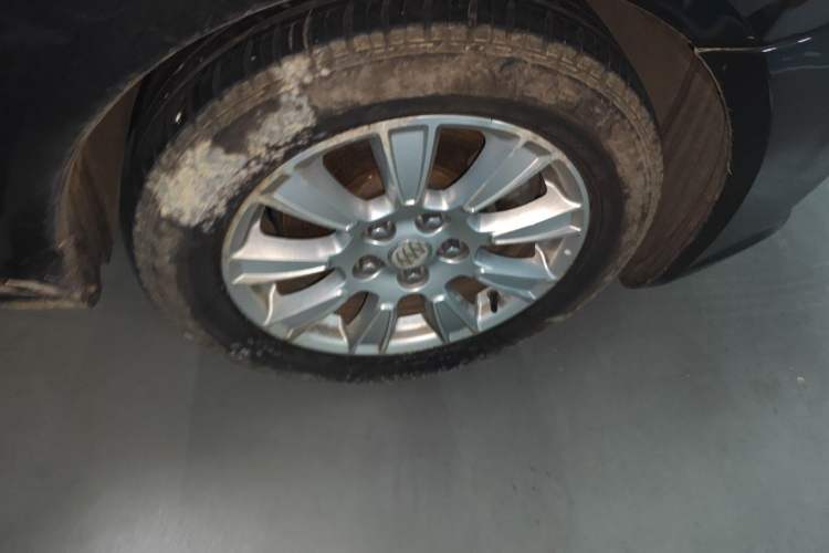 Used Buick LaCrosse 2011 2.4L SIDI Haoya Edition Right Front Wheel Hub