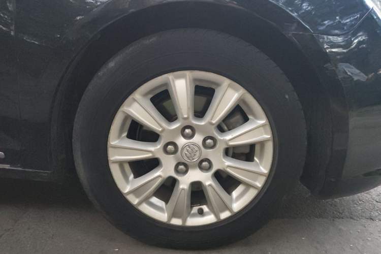 Used Buick LaCrosse 2011 2.4L SIDI Haoya Edition Right Front Wheel Hub