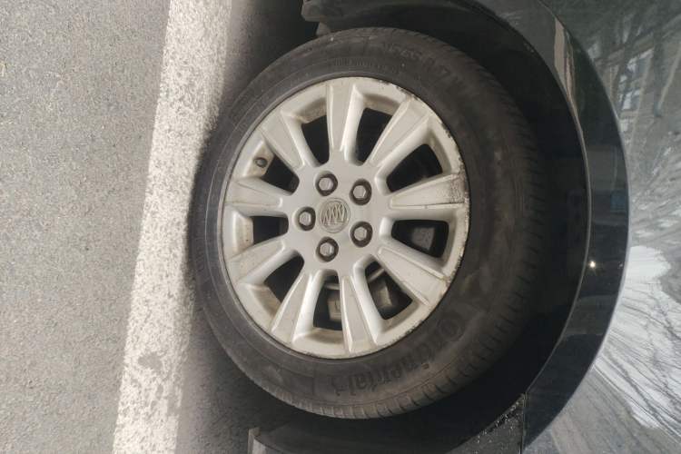 Used Buick LaCrosse 2011 eAssist 2.4L Luxury Edition Right Front Wheel Hub