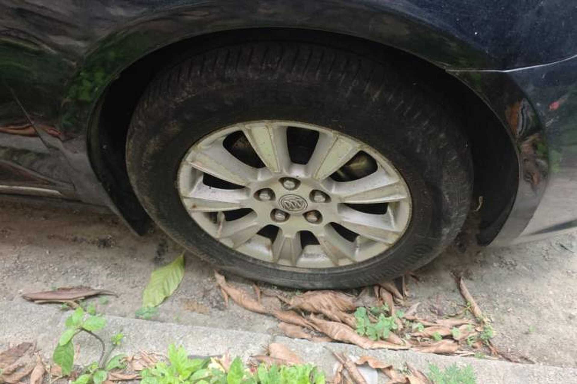 Used Buick LaCrosse 2011 2.4L SIDI Elegant Edition Right Front Wheel Hub