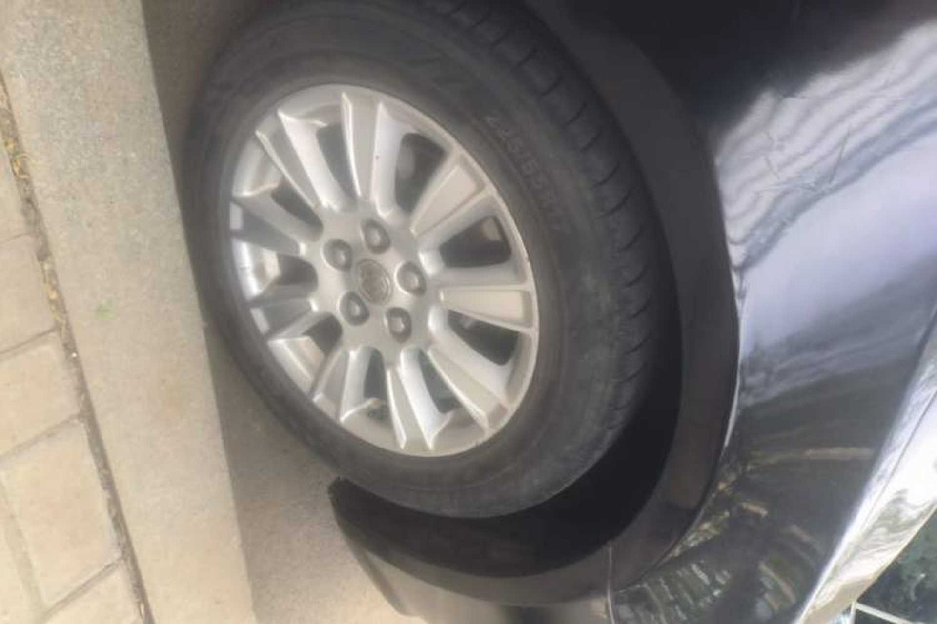 Used Buick LaCrosse 2011 2.4L SIDI Elegant Edition Right Front Wheel Hub