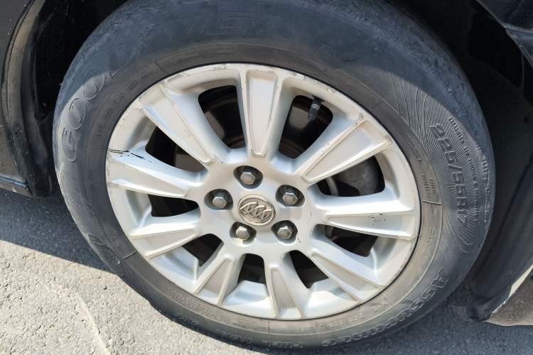 Used Buick LaCrosse 2011 2.4L SIDI Haoya Edition Right Front Wheel Hub