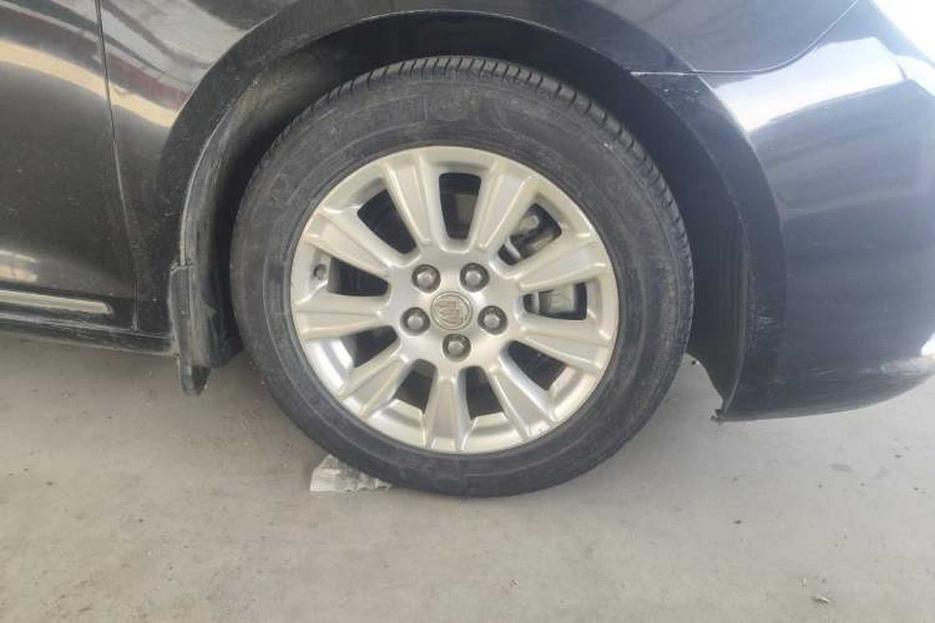 Used Buick LaCrosse 2011 2.4L SIDI Elegant Edition Right Front Wheel Hub