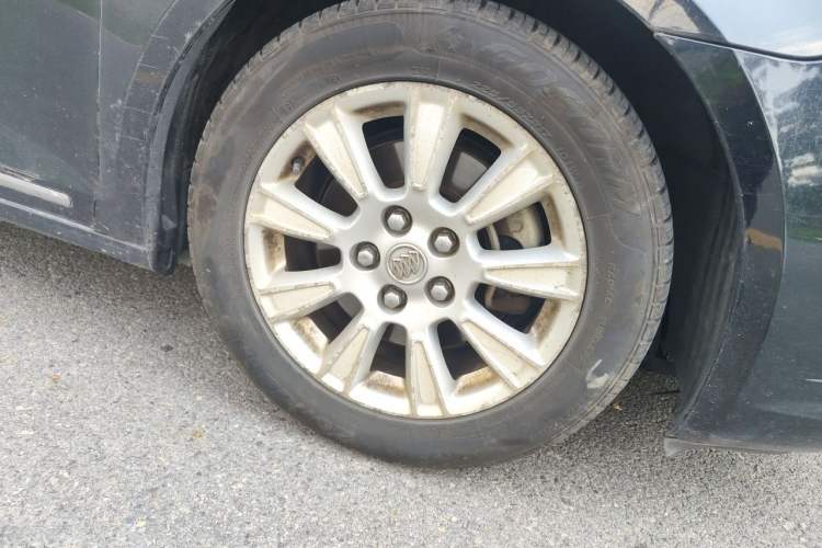 Used Buick LaCrosse 2011 2.4L SIDI Elegant Edition Right Front Wheel Hub