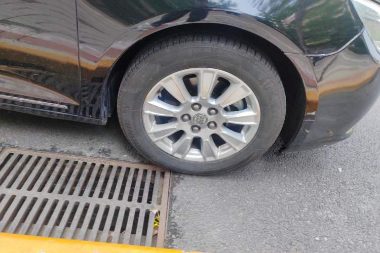Used Buick LaCrosse 2011 2.4L SIDI Haoya Edition Right Front Wheel Hub