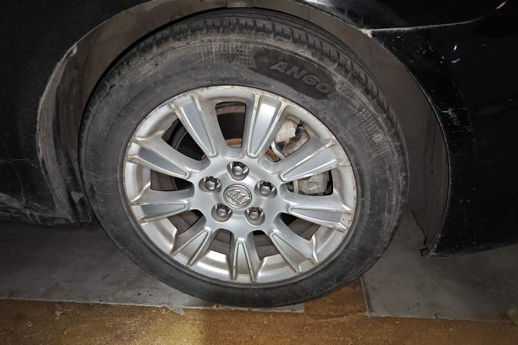 Used Buick LaCrosse 2011 2.4L SIDI Haoya Edition Right Front Wheel Hub