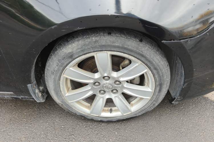 Used Buick LaCrosse 2011 2.4L SIDI Luxury Edition Right Front Wheel Hub