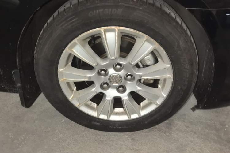 Used Buick LaCrosse 2011 2.4L SIDI Haoya Edition Right Front Wheel Hub