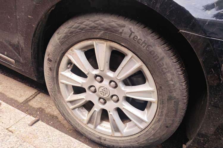 Used Buick LaCrosse 2011 2.4L SIDI Haoya Edition Right Front Wheel Hub