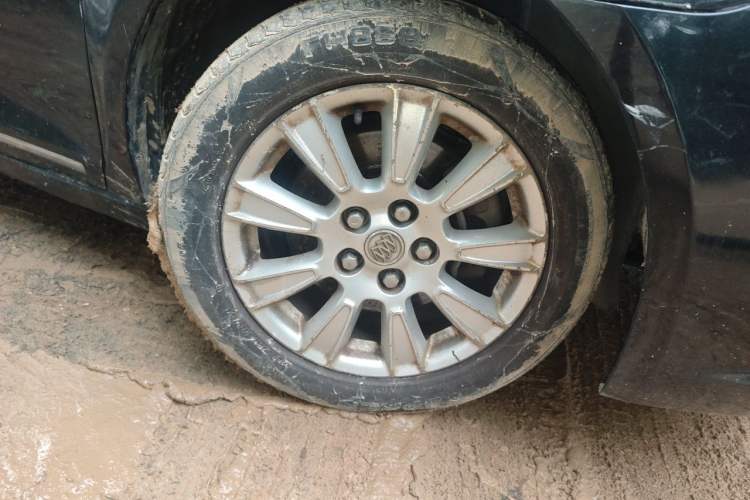 Used Buick LaCrosse 2011 2.4L SIDI Haoya Edition Right Front Wheel Hub