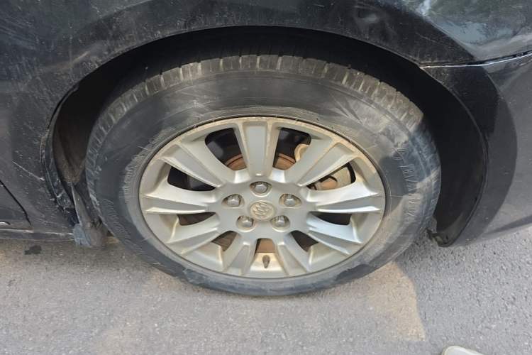 Used Buick LaCrosse 2011 2.4L SIDI Haoya Edition Right Front Wheel Hub