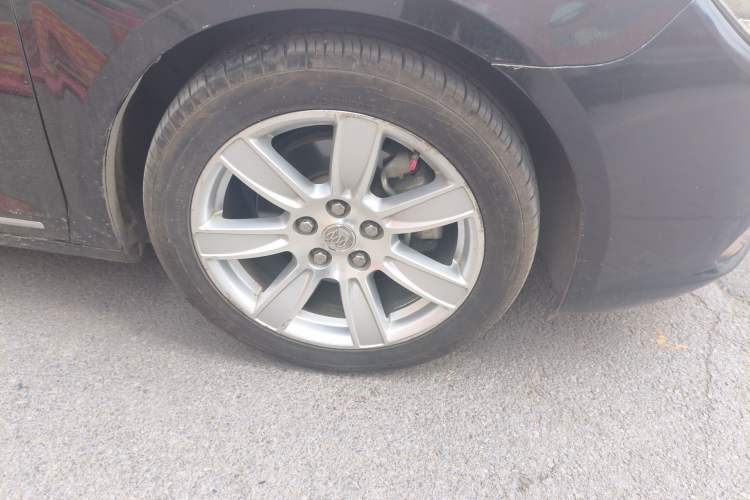 Used Buick LaCrosse 2011 2.4L SIDI Luxury Edition Right Front Wheel Hub