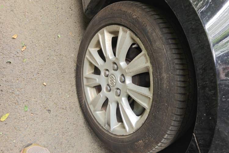 Used Buick LaCrosse 2011 eAssist 2.4L Luxury Edition Right Front Wheel Hub