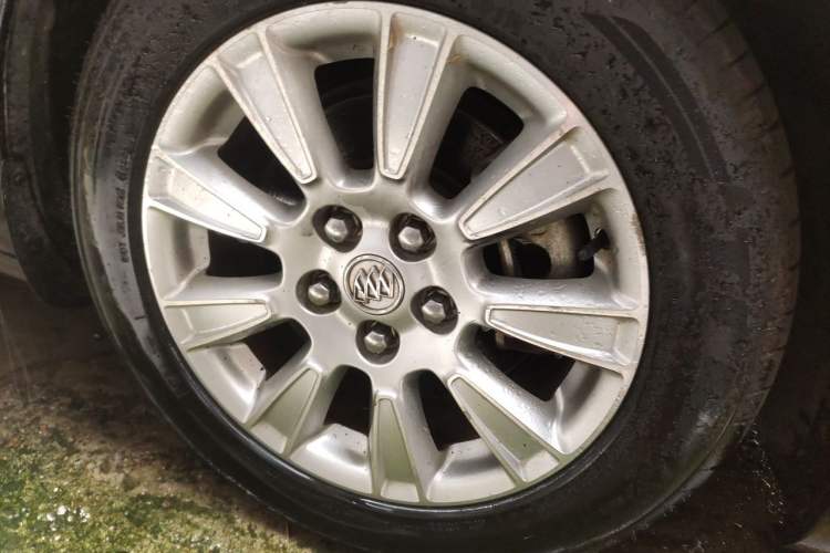Used Buick LaCrosse 2011 2.4L SIDI Haoya Edition Right Front Wheel Hub