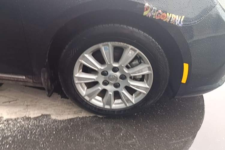 Used Buick LaCrosse 2011 2.4L SIDI Haoya Edition Right Front Wheel Hub