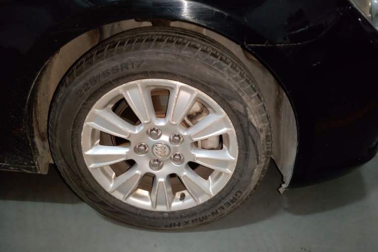 Used Buick LaCrosse 2011 2.4L SIDI Elegant Edition Right Front Wheel Hub